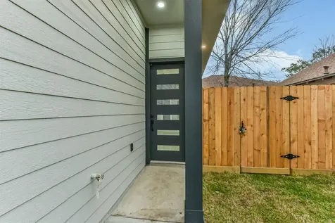 613 Melbourne Street Houston TX 77022