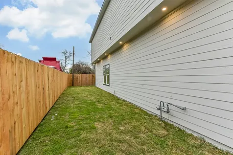 613 Melbourne Street Houston TX 77022