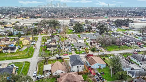 613 Melbourne Street Houston TX 77022