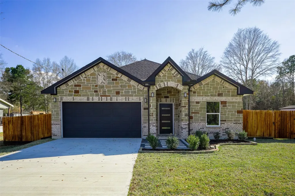 408 County Road 3414 Cleveland TX 77327