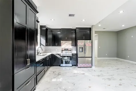 408 County Road 3414 Cleveland TX 77327