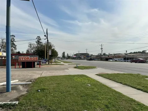 1806 N Frazier Street Conroe TX 77301