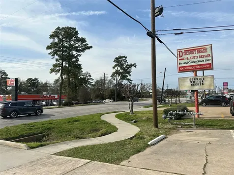 1806 N Frazier Street Conroe TX 77301