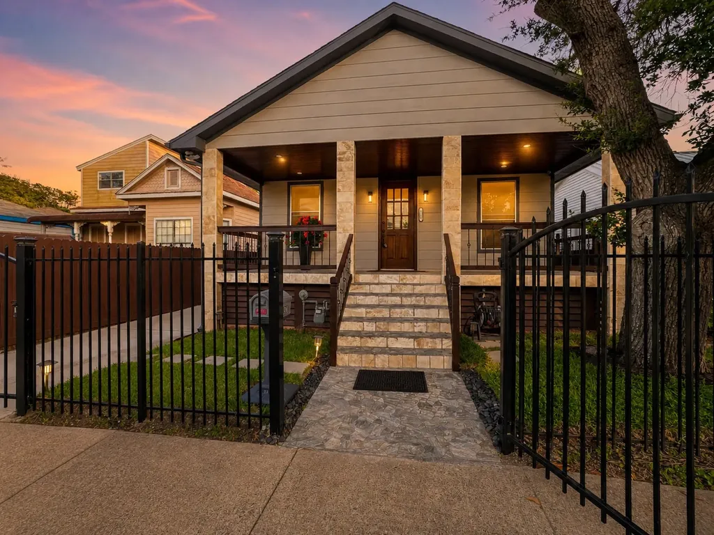 3715 Avenue O 1/2 Galveston TX 77550