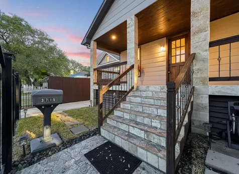 3715 Avenue O 1/2 Galveston TX 77550