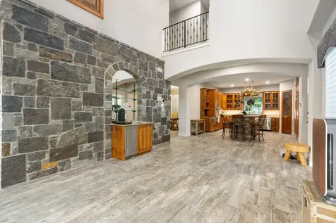 9902 Crestwater Circle Magnolia TX 77354