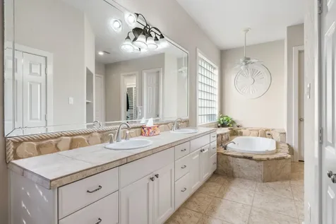 9902 Crestwater Circle Magnolia TX 77354