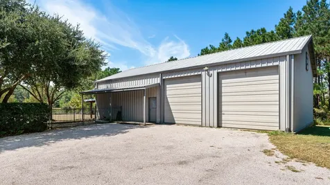 9902 Crestwater Circle Magnolia TX 77354