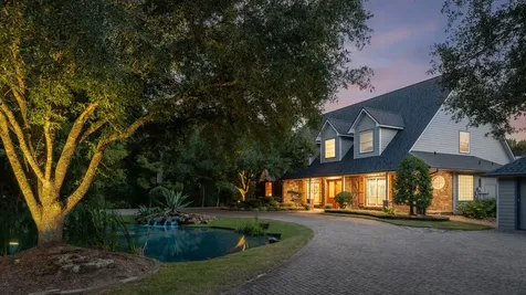 9902 Crestwater Circle Magnolia TX 77354
