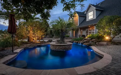 9902 Crestwater Circle Magnolia TX 77354
