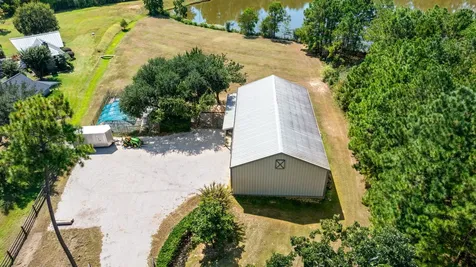 9902 Crestwater Circle Magnolia TX 77354