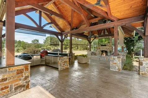 9902 Crestwater Circle Magnolia TX 77354