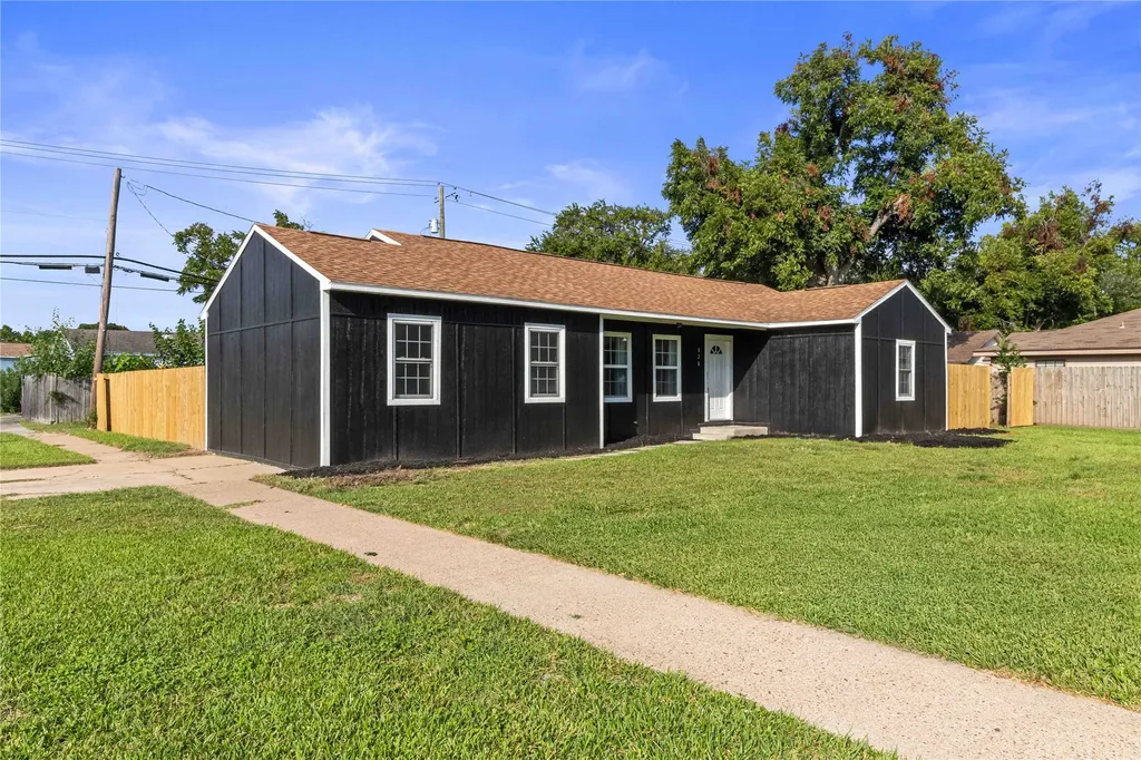 820 18th Avenue N Texas City TX 77590