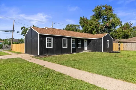820 18th Avenue N Texas City TX 77590