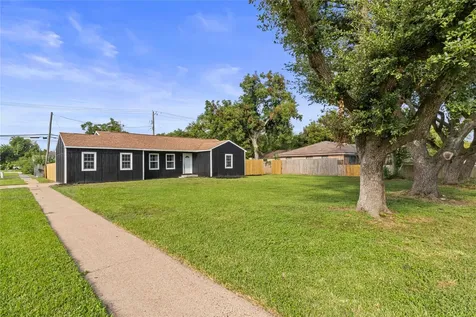 820 18th Avenue N Texas City TX 77590