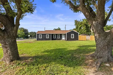 820 18th Avenue N Texas City TX 77590