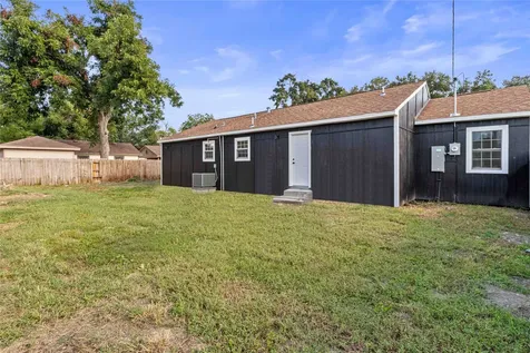 820 18th Avenue N Texas City TX 77590