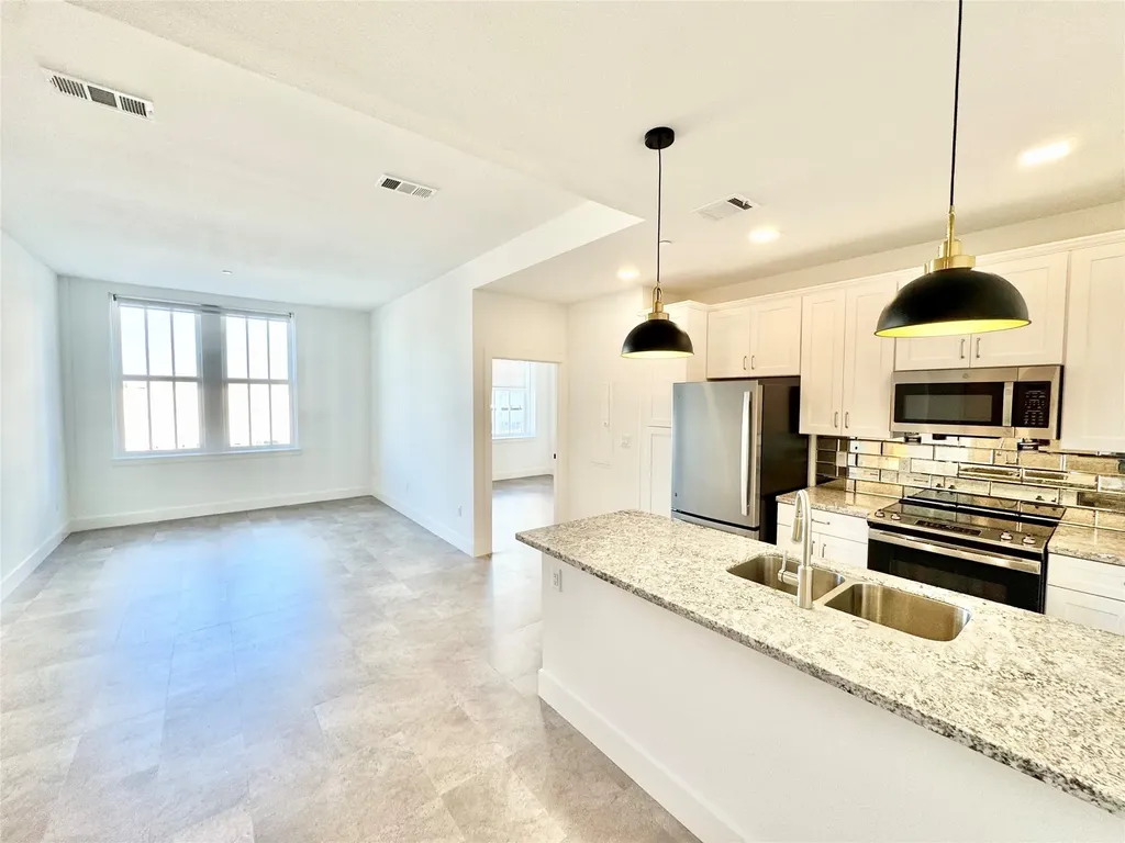 2102 Mechanic Street 204 Galveston TX 77550