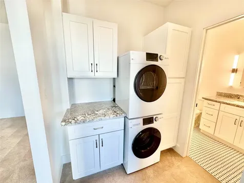 2102 Mechanic Street 204 Galveston TX 77550