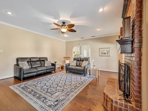 714 Crestwood Drive El Lago TX 77586