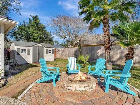 714 Crestwood Drive El Lago TX 77586