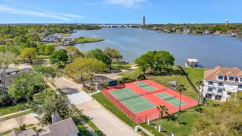 714 Crestwood Drive El Lago TX 77586