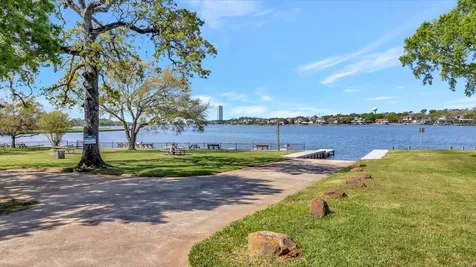 714 Crestwood Drive El Lago TX 77586