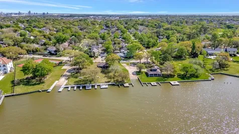 714 Crestwood Drive El Lago TX 77586