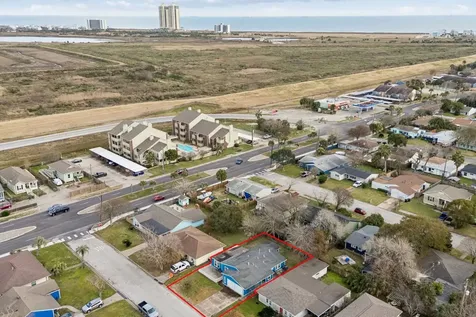 105 Pompano Avenue Galveston TX 77550