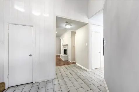2524 Nantucket Drive B Houston TX 77057