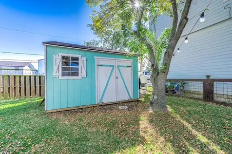 325 Ling Street Bayou Vista TX 77563