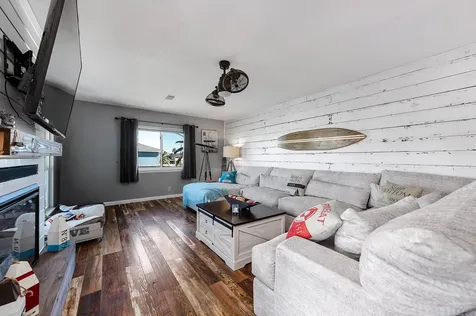 325 Ling Street Bayou Vista TX 77563