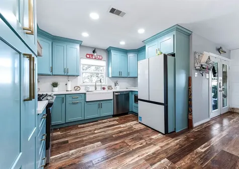 325 Ling Street Bayou Vista TX 77563