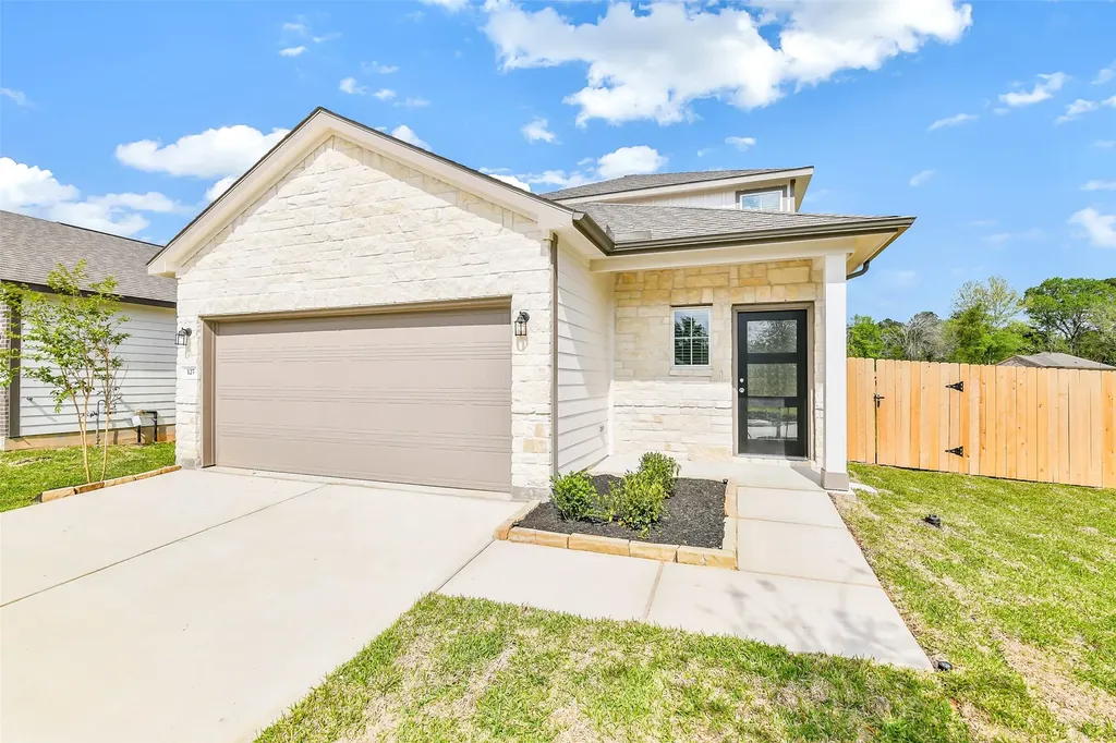 127 West Canopy Crossing Circle Conroe TX 77301