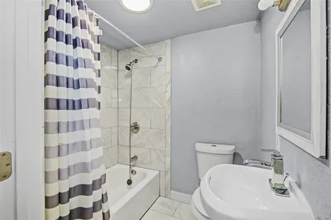 127 Huisache Street Lake Jackson TX 77566