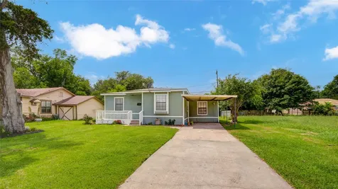 127 Huisache Street Lake Jackson TX 77566