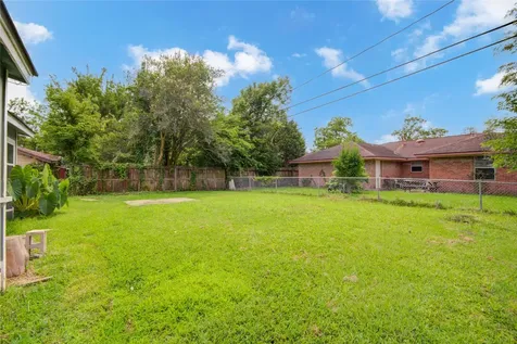 127 Huisache Street Lake Jackson TX 77566
