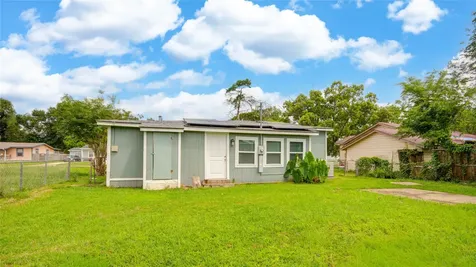 127 Huisache Street Lake Jackson TX 77566