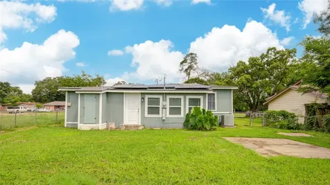 127 Huisache Street Lake Jackson TX 77566