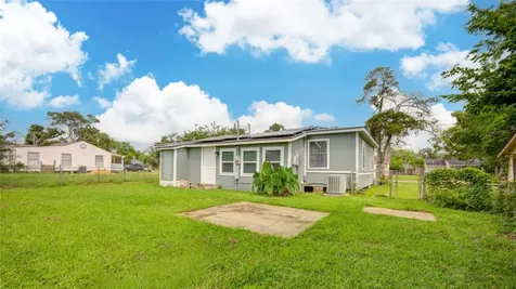 127 Huisache Street Lake Jackson TX 77566