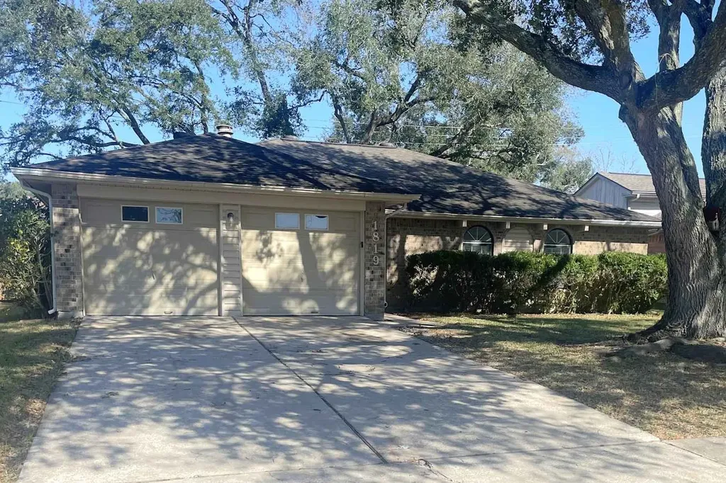 1819 Pilgrims Point Drive Friendswood TX 77546