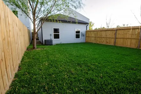 2830 Mansfield Street Houston TX 77091