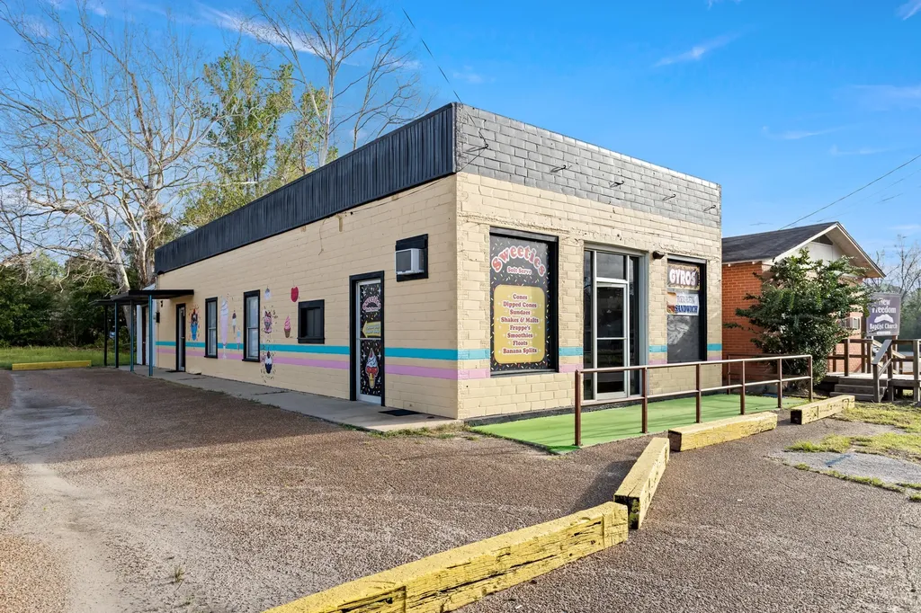 201 E Bluff Street Woodville TX 75979