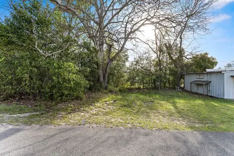201 E Bluff Street Woodville TX 75979