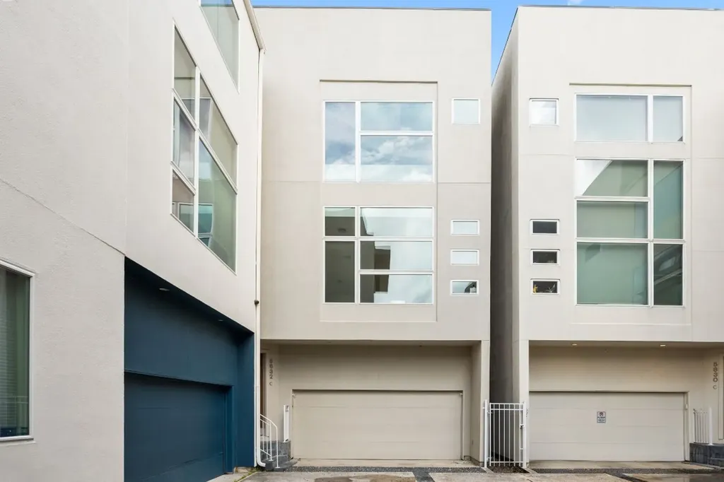 5632 Kiam Street C Houston TX 77007