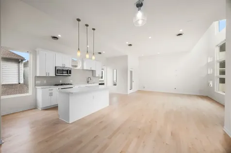 5632 Kiam Street C Houston TX 77007