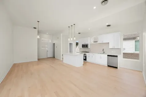 5632 Kiam Street C Houston TX 77007