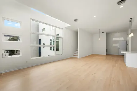 5632 Kiam Street C Houston TX 77007
