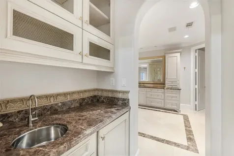 5626 Terwilliger Way Houston TX 77056