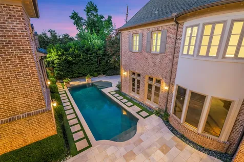 5626 Terwilliger Way Houston TX 77056